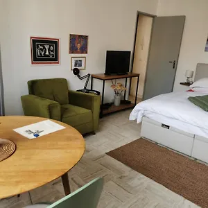 Appartement Calme Et Tres Lumineux, Au Pied De Notre Dame De La Garde, Marseilles